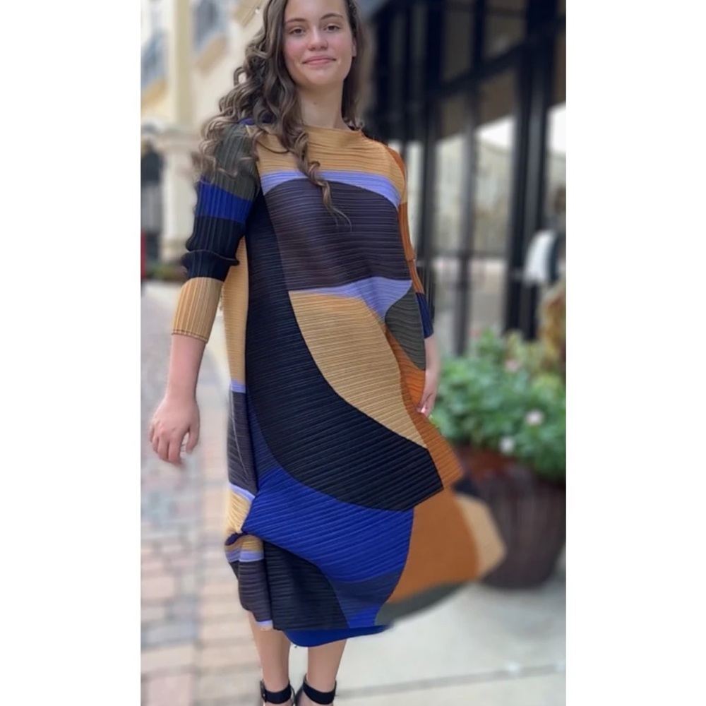 Multicolor pleated bubble dress